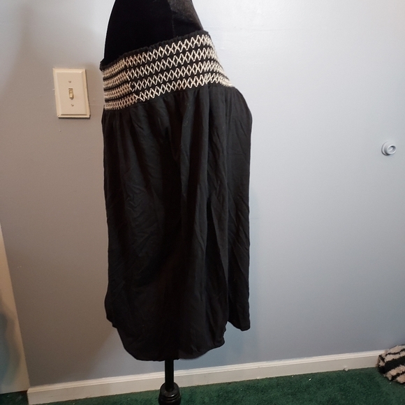 Old Navy Off-The-Shoulder Embroidered Top Black And White Size Medium - Picture 5 of 6